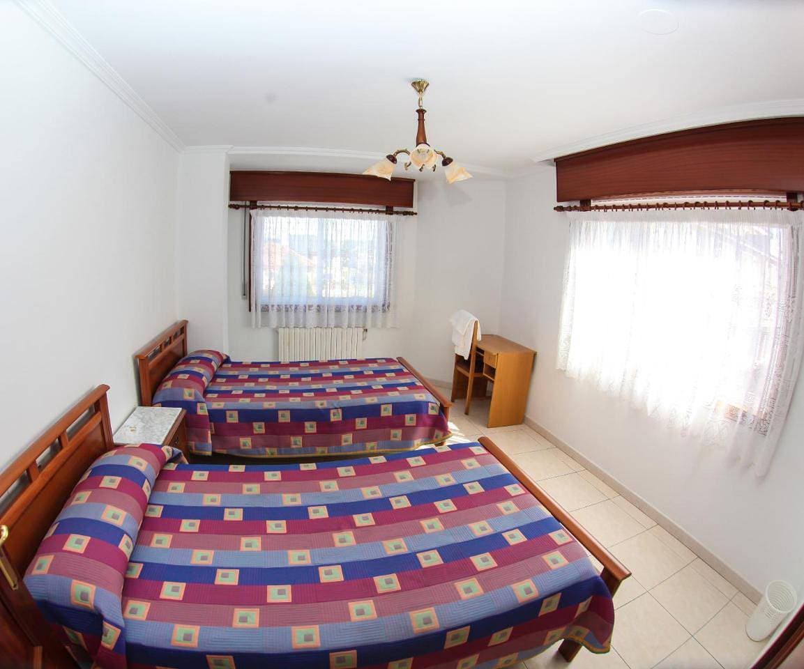 Foto 7 von 9: Standard Twin Room with Shared Bathroom