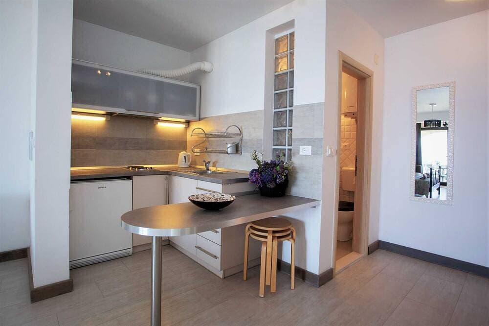 Apartments & Room Vesna - Studio Apartment with Sea View 1