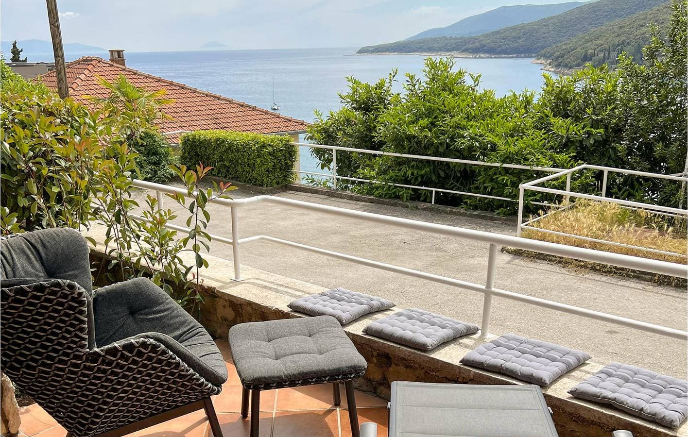 Foto 3 von 22: Gemütliche Ferienwohnung mit Meerblick, Terrasse, WLAN und Parkplatz, 400 m vom Strand entfernt