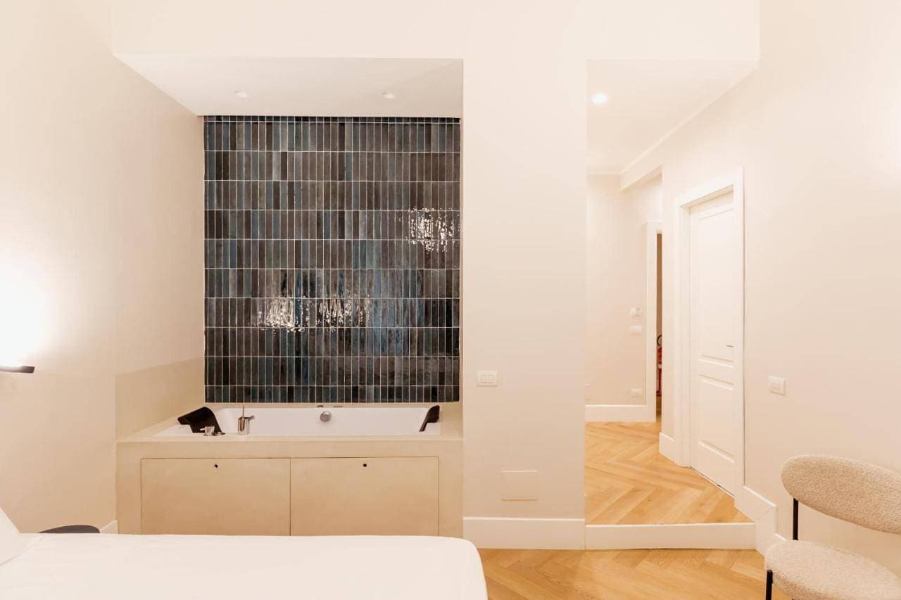 Foto 4 von 5: King Room with Spa Bath