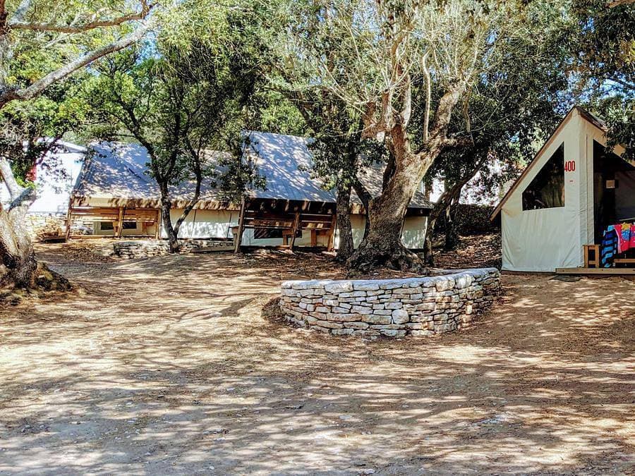 Foto 6 von 53: Camping Campo di Liccia - Bungalowzelt 4 personen - 2 Zimmer - ohne Sanitäranlagen