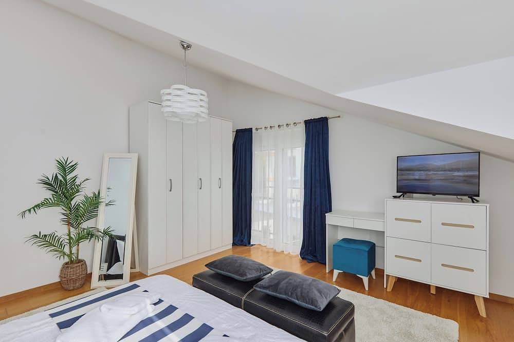 Foto 5 von 30: ❤️Bayview Tivat 2-bedroom Apartment| Seaview| Parking| Fast WIFI| 72m² Equipped