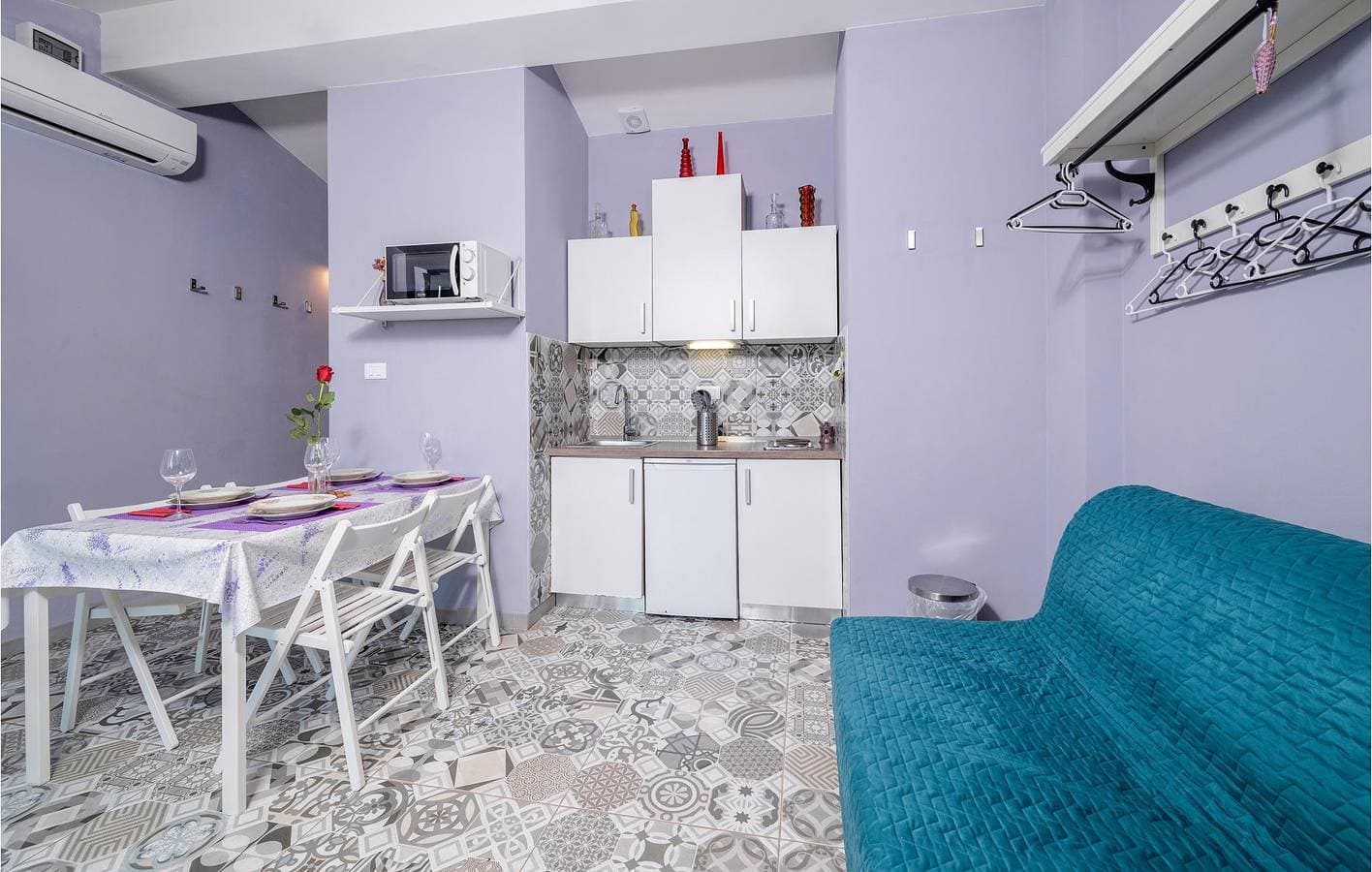 Foto 9 von 33: Gemütliches Apartment mit Meerblick, WLAN, Klimaanlage und Terrasse – 2 km vom Strand entfernt
