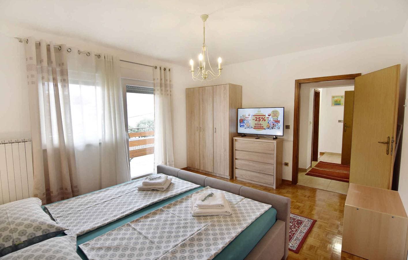 Foto 12 von 43: Ferienwohnung mit zwei Schlafzimmer und Klimaanlage