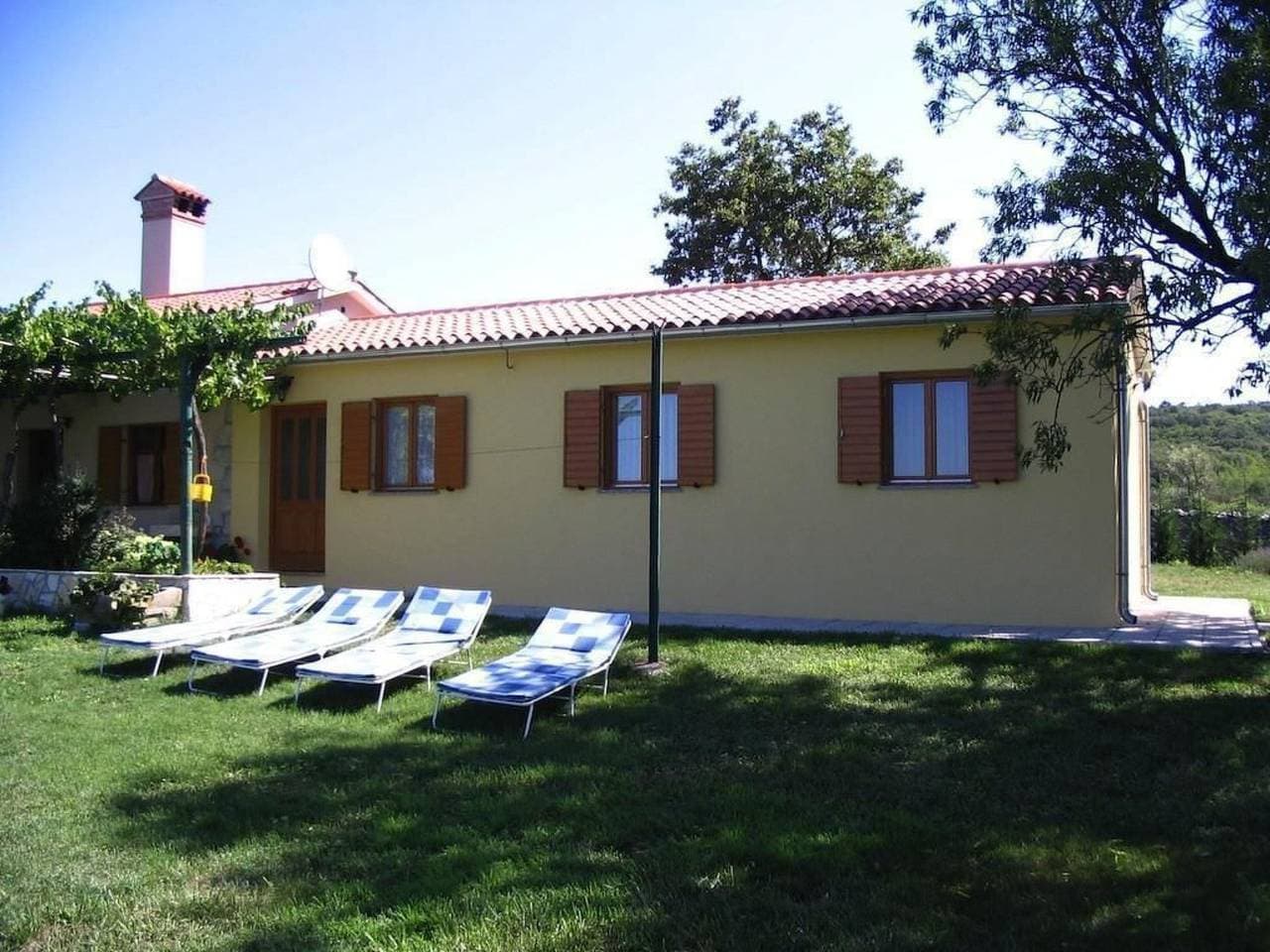 Foto 5 von 24: Charmantes Ferienhaus in Bartići mit Terrasse