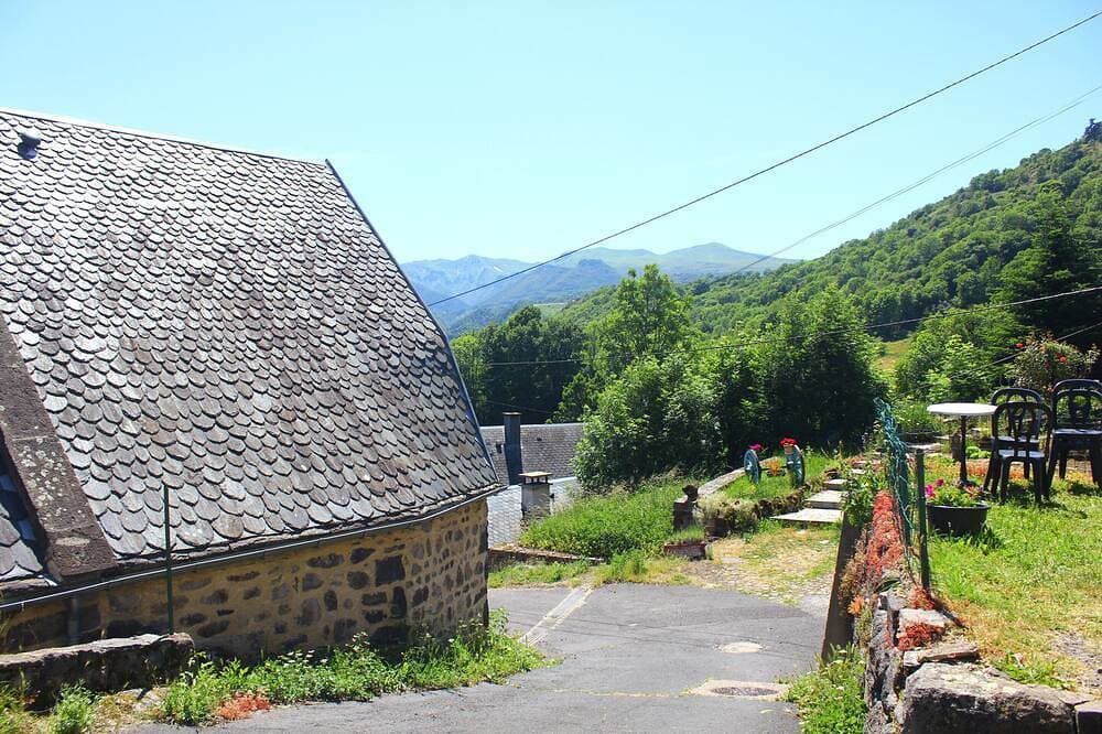 Foto 13 von 30: Ferienhaus-Ensuite mit Bad-Bergblick