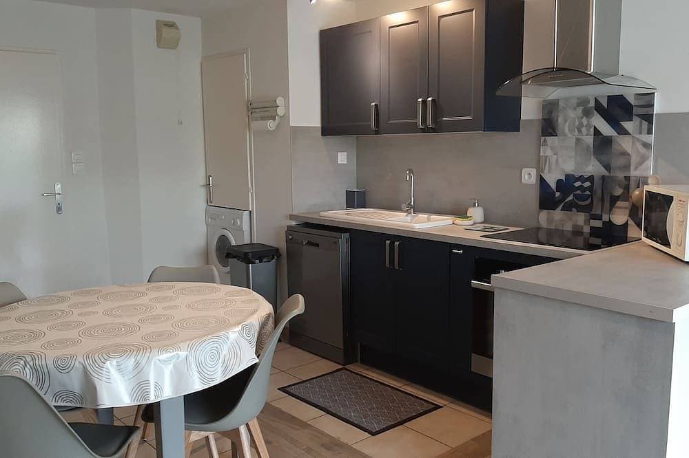 Foto 7 von 13: Large 2-room apartment with small garden, private parking, shops on foot, 1 km from the gulf