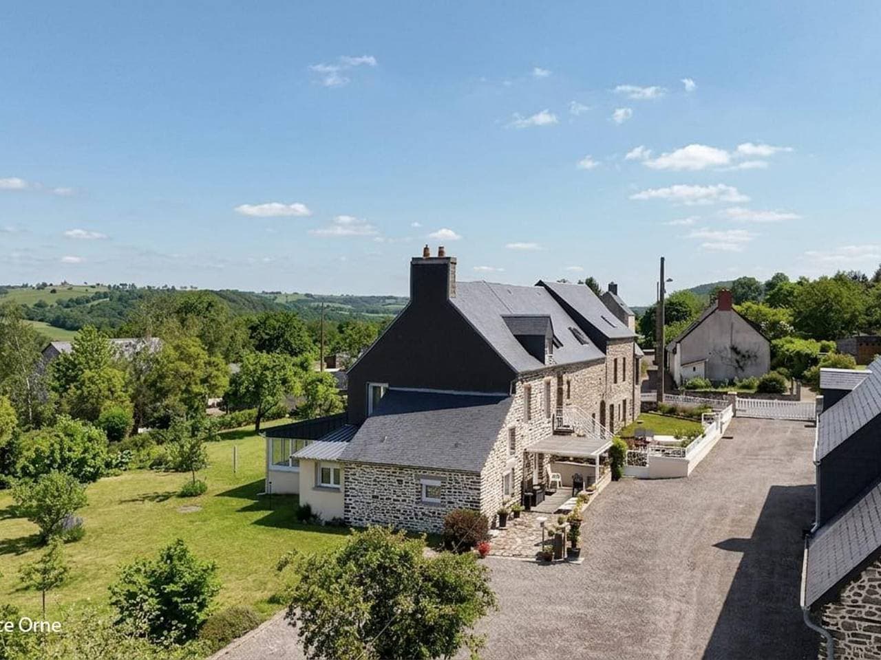 Foto 2 von 17: Helles renoviertes Ferienhaus mit Haustieren erlaubt, Parkplatz und WIFI in der Schweiz Normandie