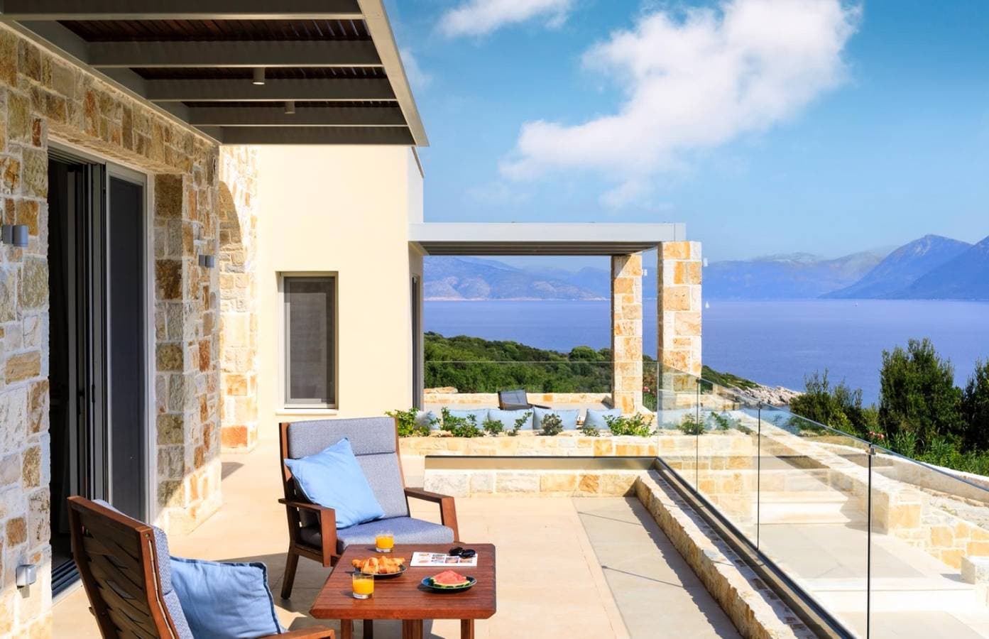 Foto 11 von 32: Elegant Contemporary Villa with Mesmerising Ionian Views and Sea Access