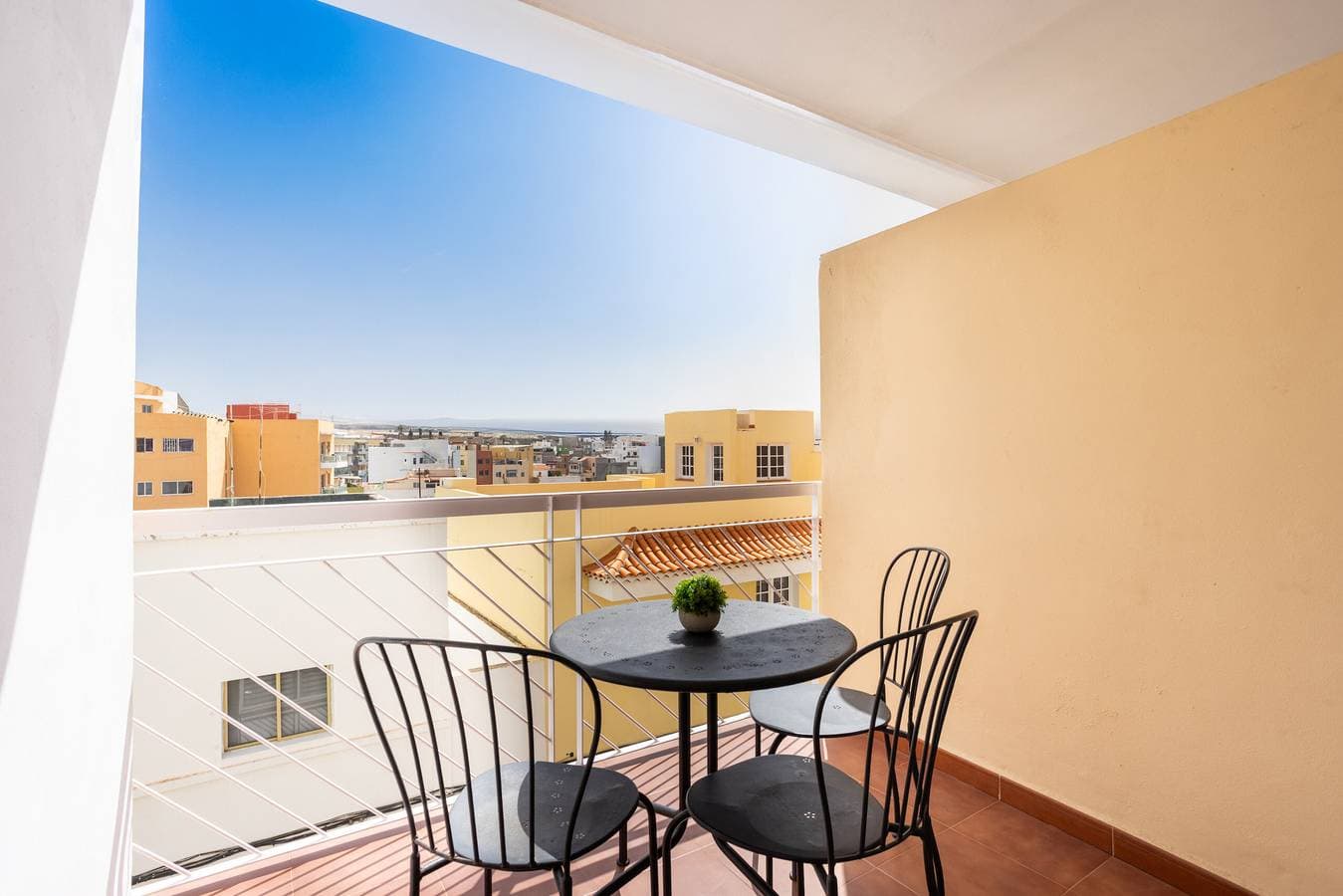 Foto 2 von 37: Ferienwohnung für 4 Personen mit Terrasse