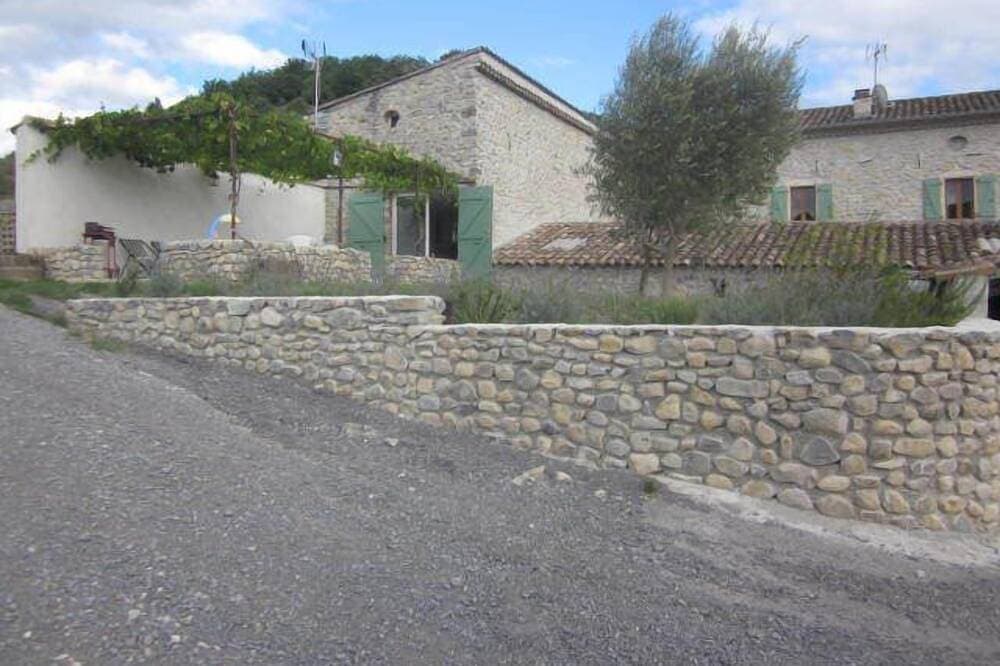 Foto 8 von 12: Großes Ferienhaus in einem Bauernhaus aus Stein, typisch für die südliche Ardèche