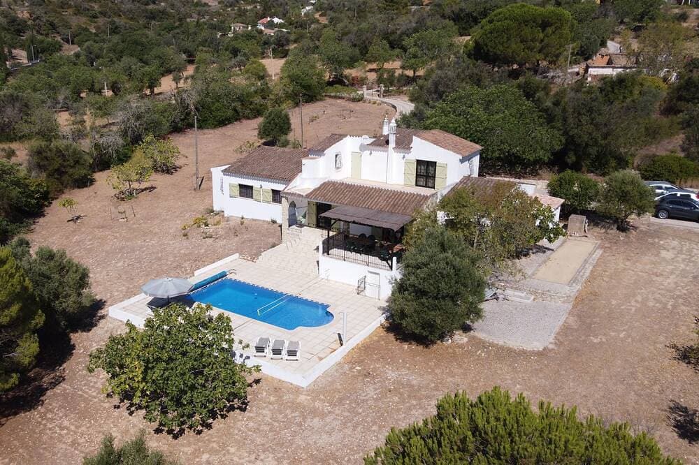 Foto 11 von 30: Wunderschöne Villa mit 5 Schlafzimmern, 4 Bädern, absolute Ruhe, tolle Aussicht, sehr gut gelegen