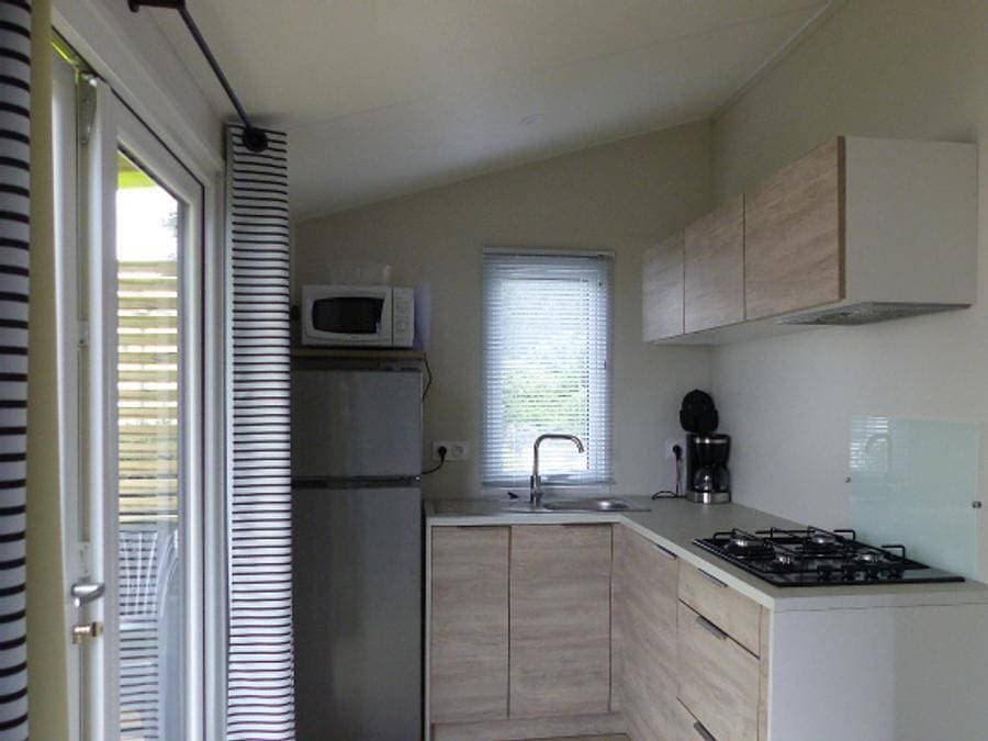 Foto 13 von 51: Camping La Roche Percée - Mobilheim 4 personen - Komfort 2 Zimmer - Terrasse