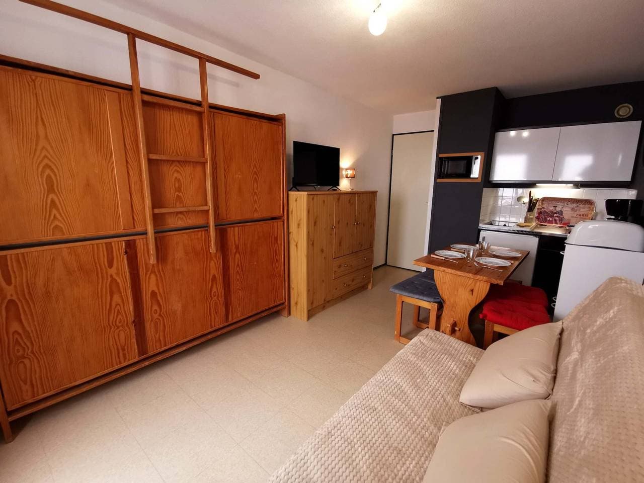 Foto 3 von 12: Gemütliches Studio 3. Etage, Talblick, direkt an der Piste