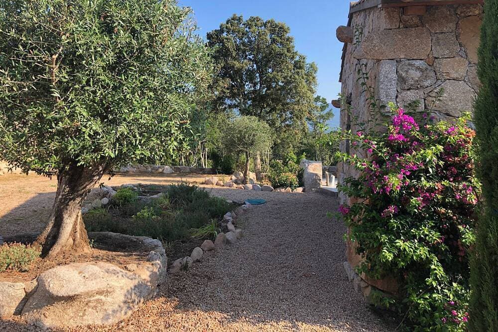 Foto 8 von 30: Schafstall Schwimmbad. Beheizt, charmant und komfortabel, 15 Minuten von Porto Vecchio entfernt