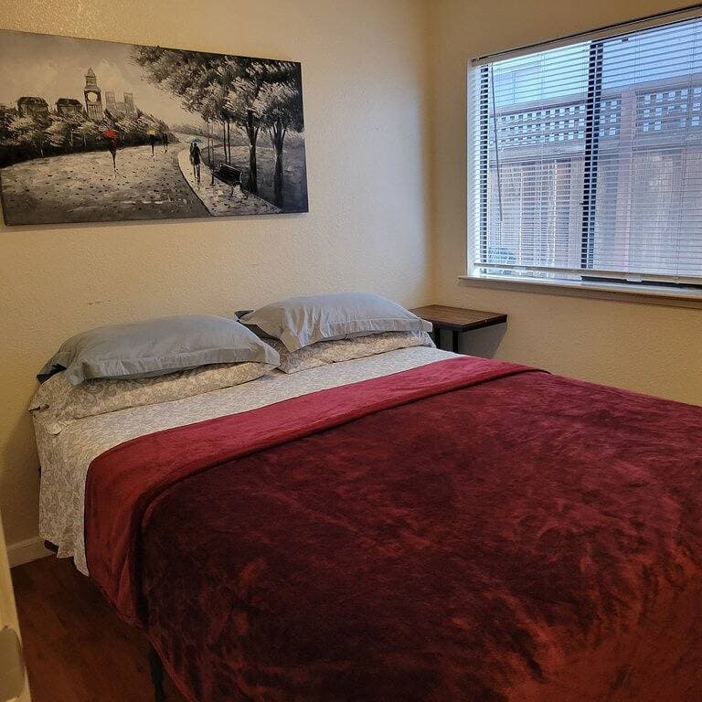 Foto 5 von 8: King bed/Walk to the Beach/Garage Parking/Ferry to San Francisco