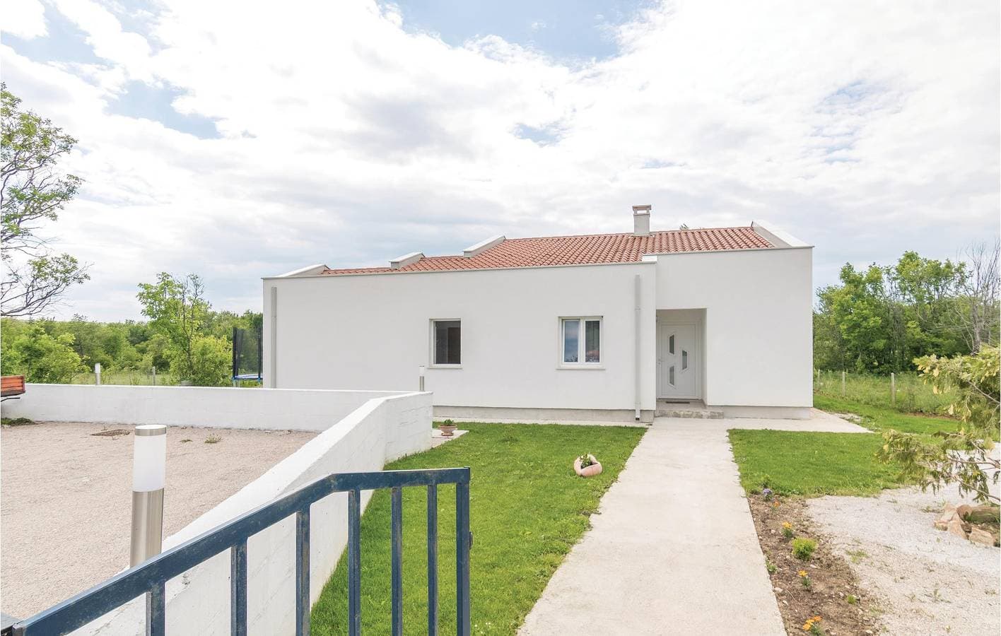 Foto 4 von 35: Moderne 2-Zimmer-Wohnung mit Terrasse, Parkplatz und WLAN in der Nähe des Stadtzentrums
