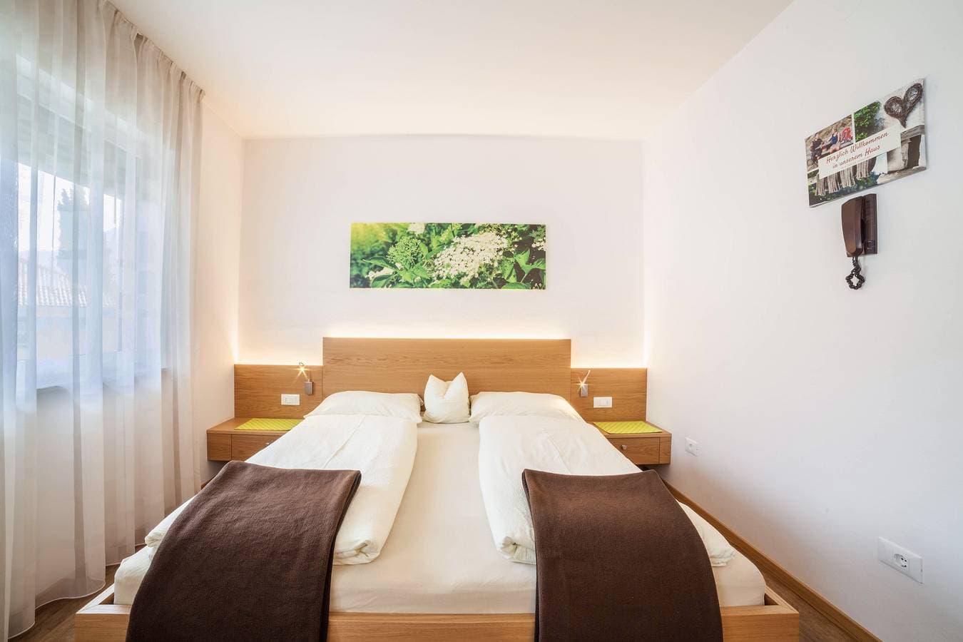 Foto 10 von 24: Ferienwohnung "Schnitzer - Holunder" mit Bergblick, WLAN, Balkon & Garten