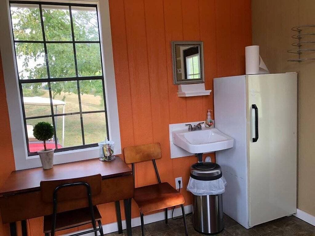Foto 7 von 32: ★ Tinyhouse - Fishhouse auf unserem 2 Hektar großen Catfish Pond Sleeps 3 - Genießen Sie Farmglamping