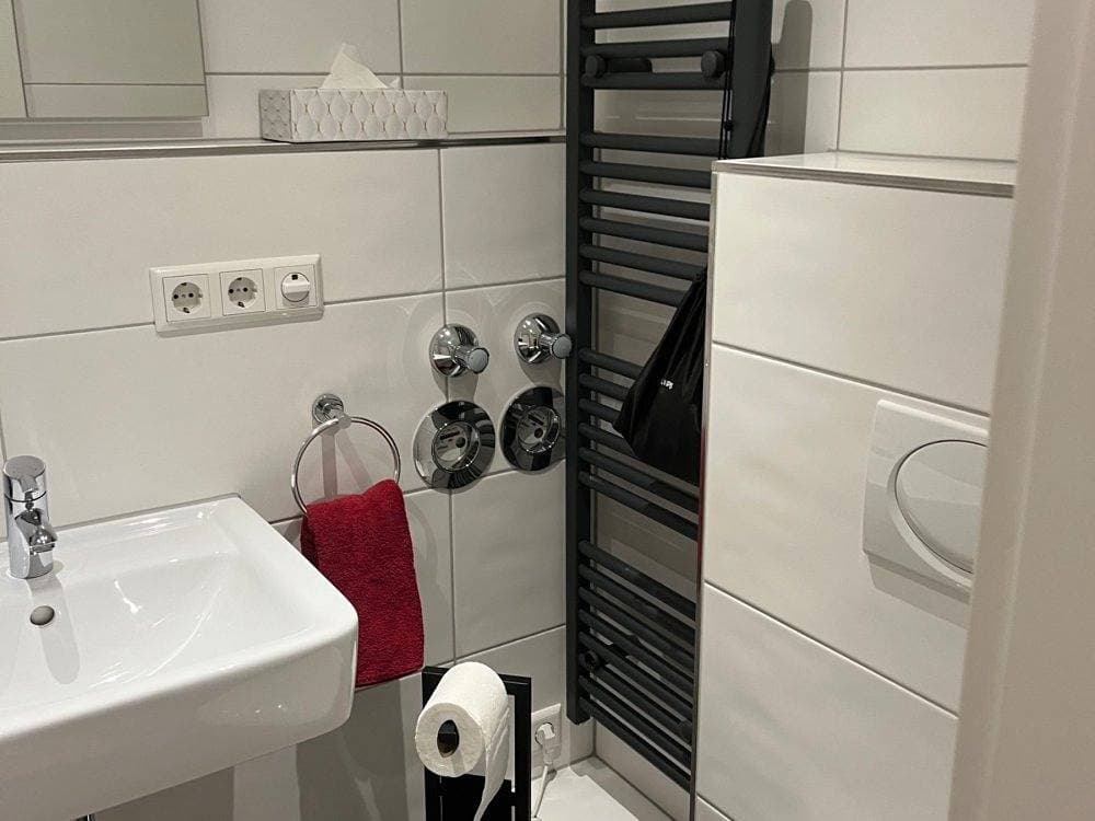 Foto 10 von 26: Winzerhäusle Meersburg - Fährblick-modernes Studio mit Seesicht