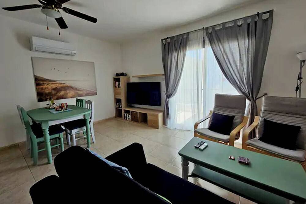Foto 9 von 21: Calm Seaview Nest in Peyia - Unwind, Relax & Enjoy Stunning SeaView of Coral Bay