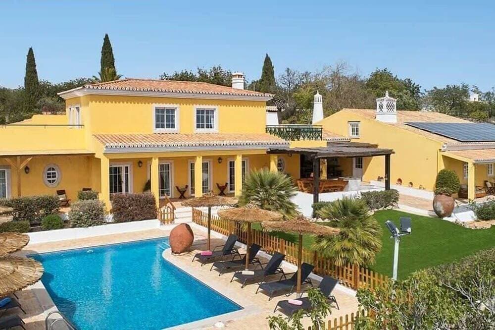 Villa Faustine, huge lawn, sea view, kid play area 1