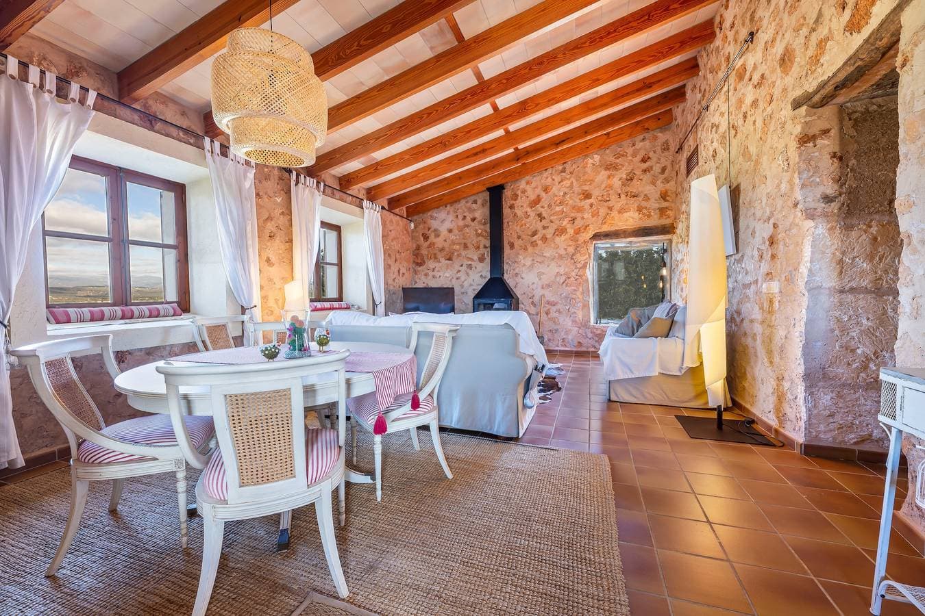 Foto 10 von 29: Ferienhaus 'Finca Som Llum' mit Bergblick, WLAN und Klimaanlage