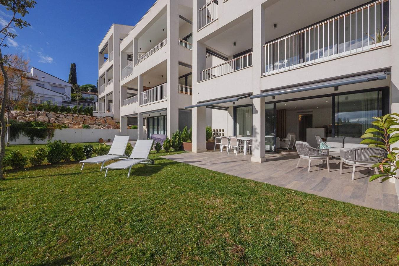 Foto 3 von 31: X-3 Super Lage, mit Pool und Garten