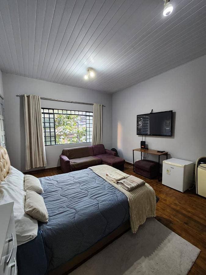 Quarto no coracao da cidade entre batel, merces e centro Excelente localizacao 1