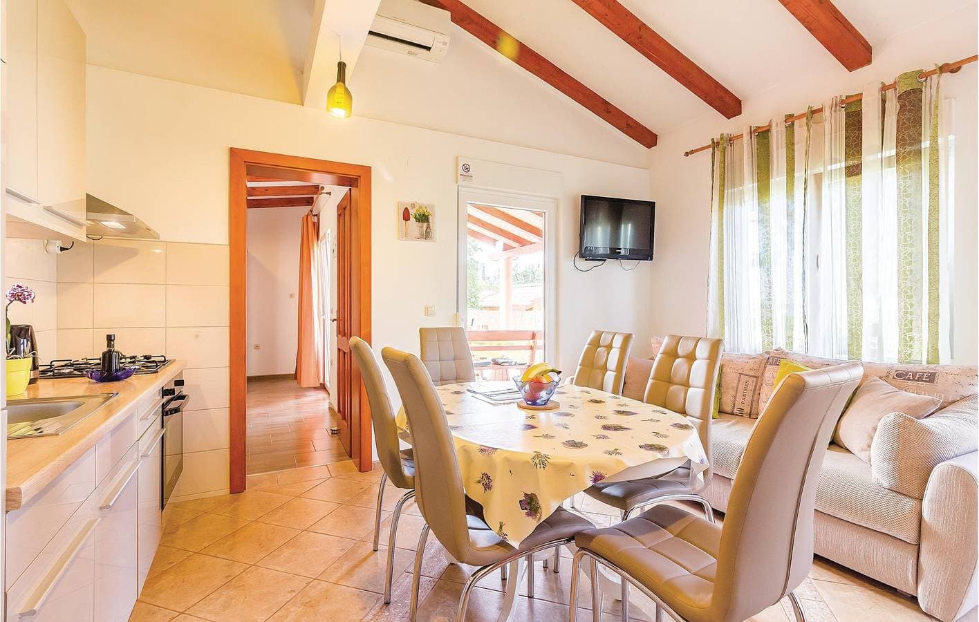Foto 11 von 27: Urlaub am Meer: Gemütliche Ferienwohnung mit Pool und Terrasse, 2 km vom Strand von Fažana entfernt