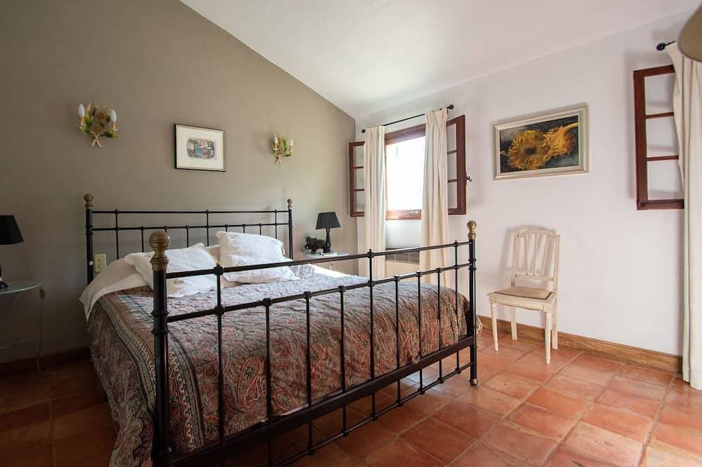 Foto 3 von 30: Villa Les Margoutons – Familienfreundliche Villa mit beheiztem Pool, Meerblick und großem Garten bei Cannes