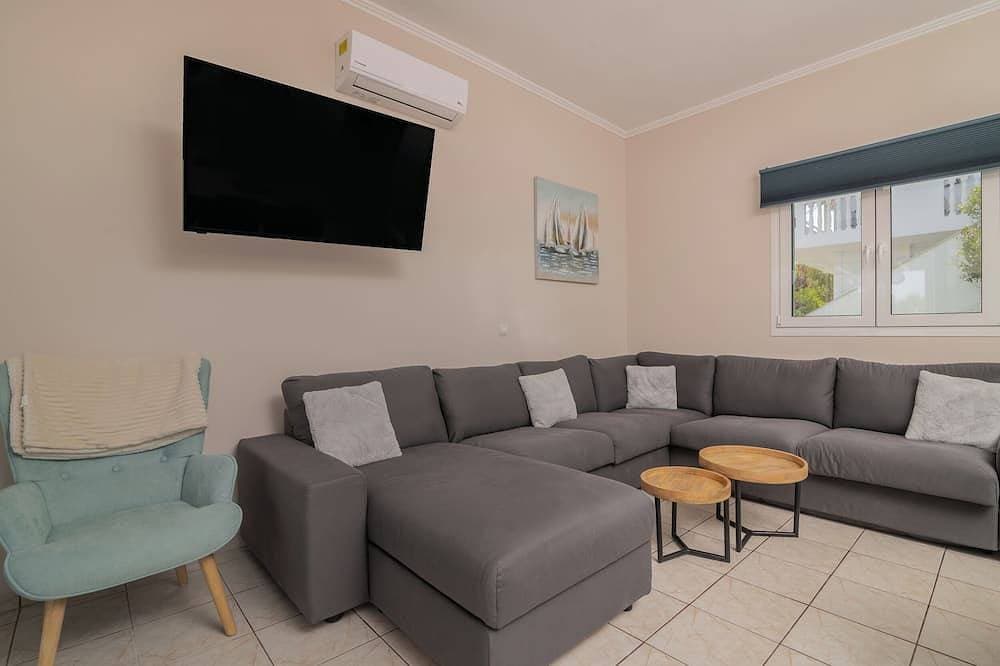 Foto 6 von 29: Tasos Villas - Nr. 2. Einzelvilla mit privatem, überdachtem Sitzbereich.