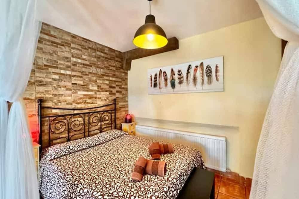 Foto 4 von 29: Pedriza-la casa de Galapagar, charming lodging, terrace and garden view