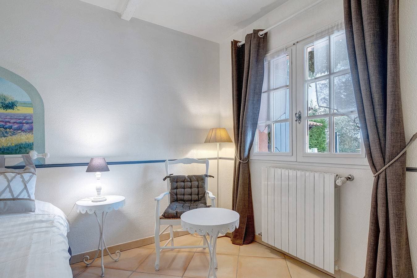 Foto 6 von 28: Gästezimmer „Lavande“ mit Meerblick, WLAN und Klimaanlage