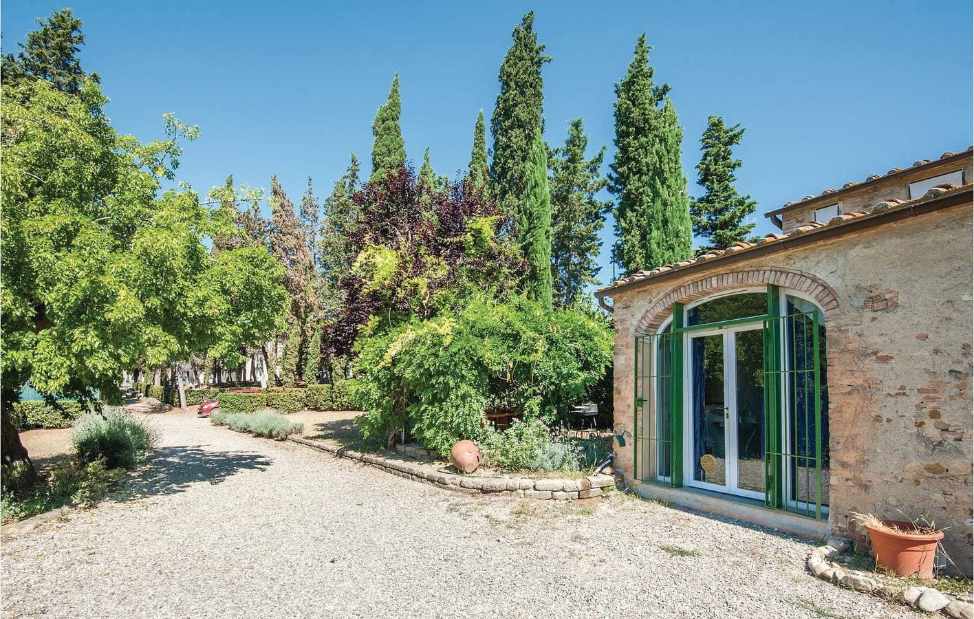 Appartement am Pool mit Babybett und Parkplatz 1