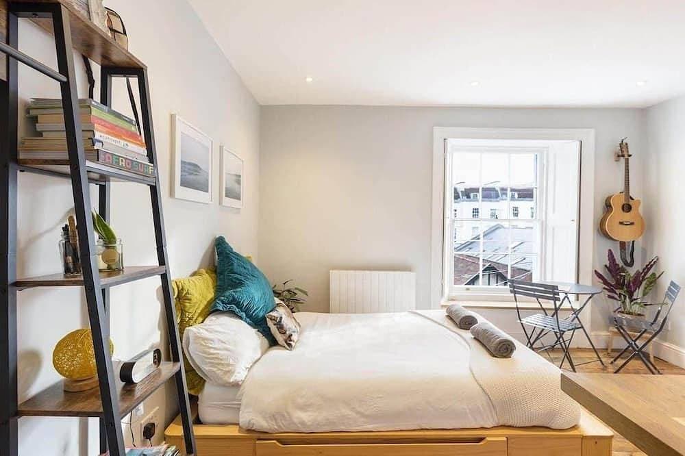 Stylish Flat on Beautiful Clifton Street, Parking 1