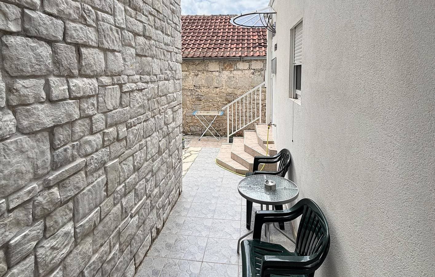 Foto 7 von 20: Apartment mit Meerblick, Wifi, AC, Parkplatz und Terrasse - 2km zum Strand