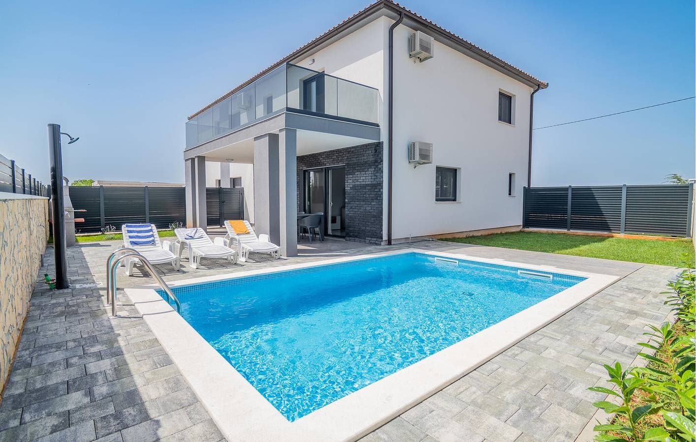 Charmante 130 m² große Wohnung mit Pool, Terrasse und WLAN in der Nähe des Stadtzentrums von Sisan 1