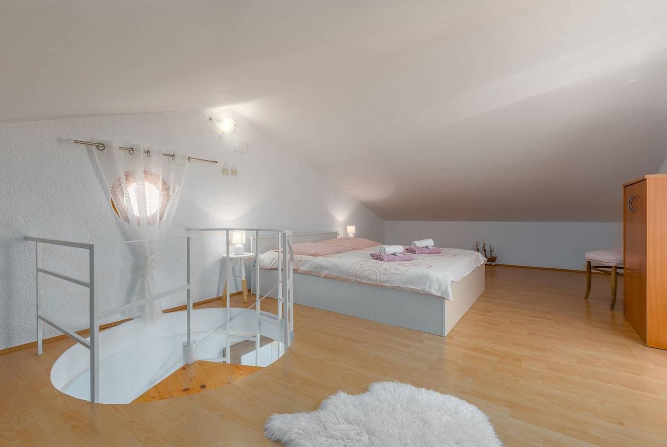 Foto 8 von 14: Besonderes Apartment mit eigener Galerie im Dachgeschoss - nur wenige Minuten zum Strand