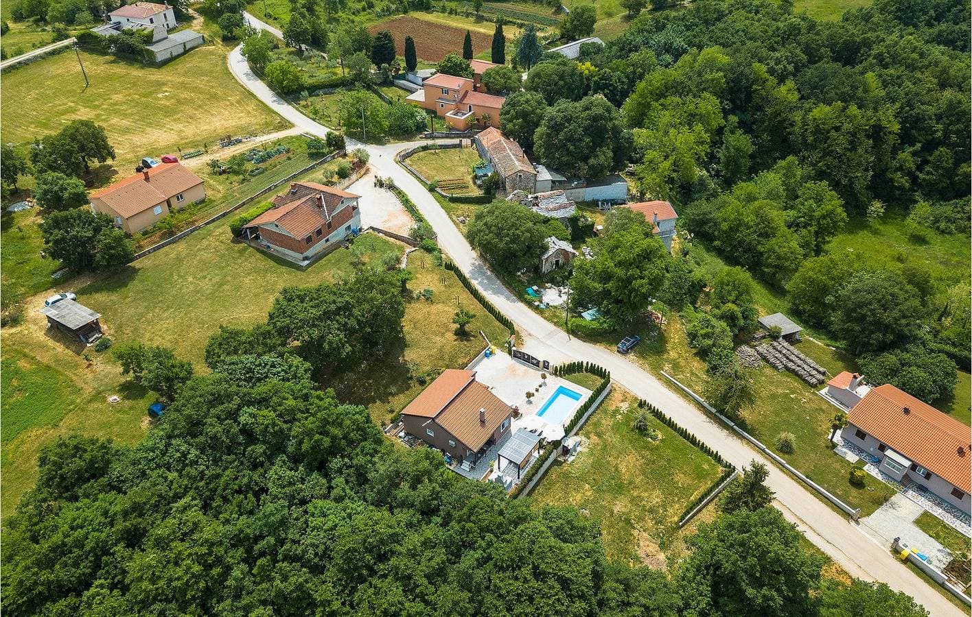 Geräumige 2-Zimmer-Wohnung mit Pool und WLAN, 800 m vom Zentrum von Jakovici entfernt 1