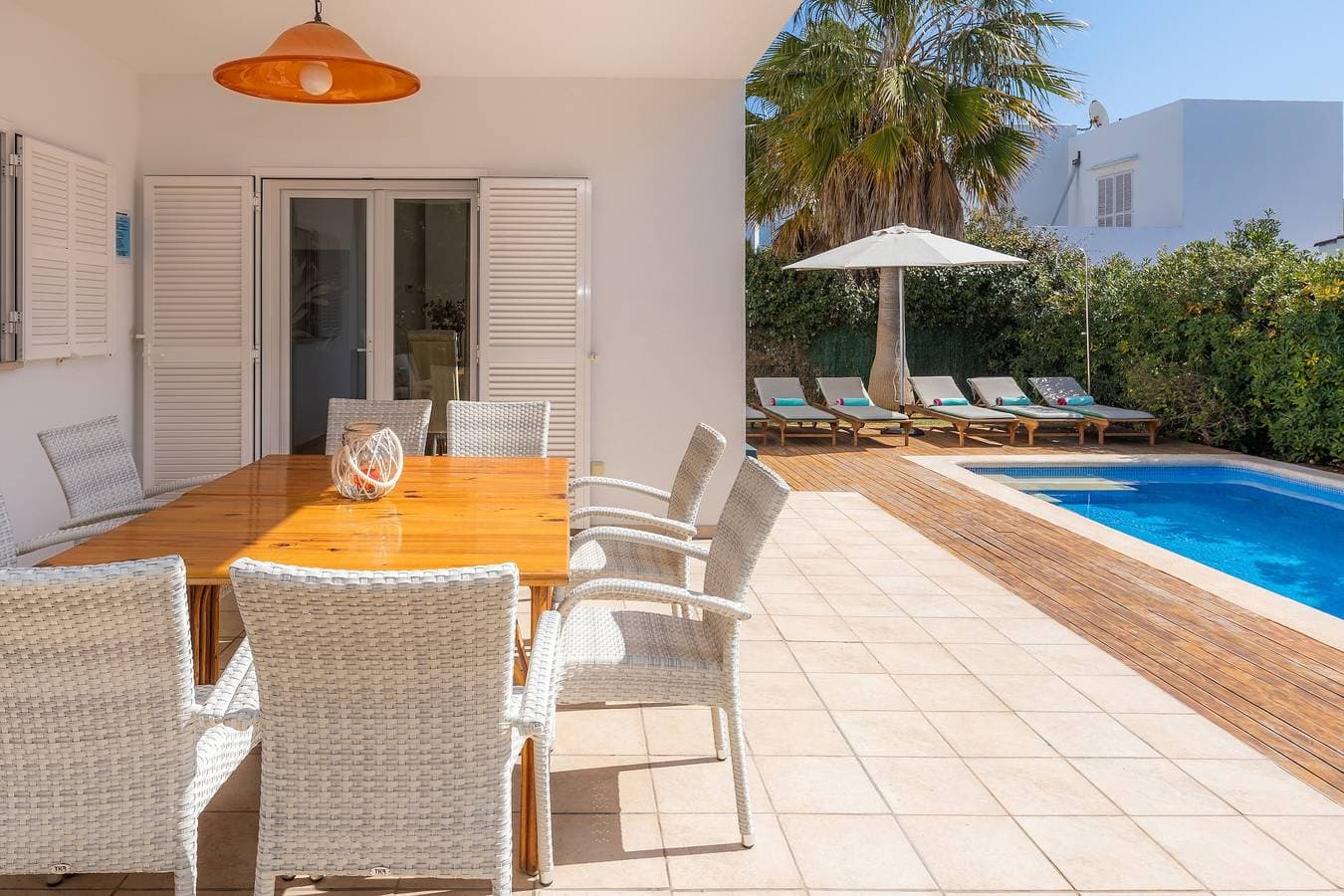 Foto 7 von 42: Haus mit Bergblick, Pool, Garten, Terrasse, Klimaanlage und WLAN