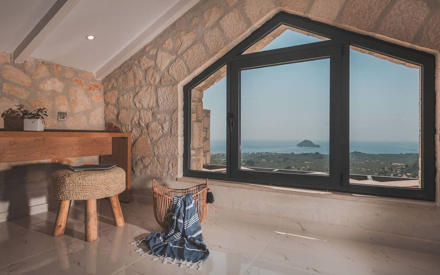 Foto 9 von 39: Luxury Zante Villa | Villa Zinos | Private pool | Sleeps 10 | Lithakia