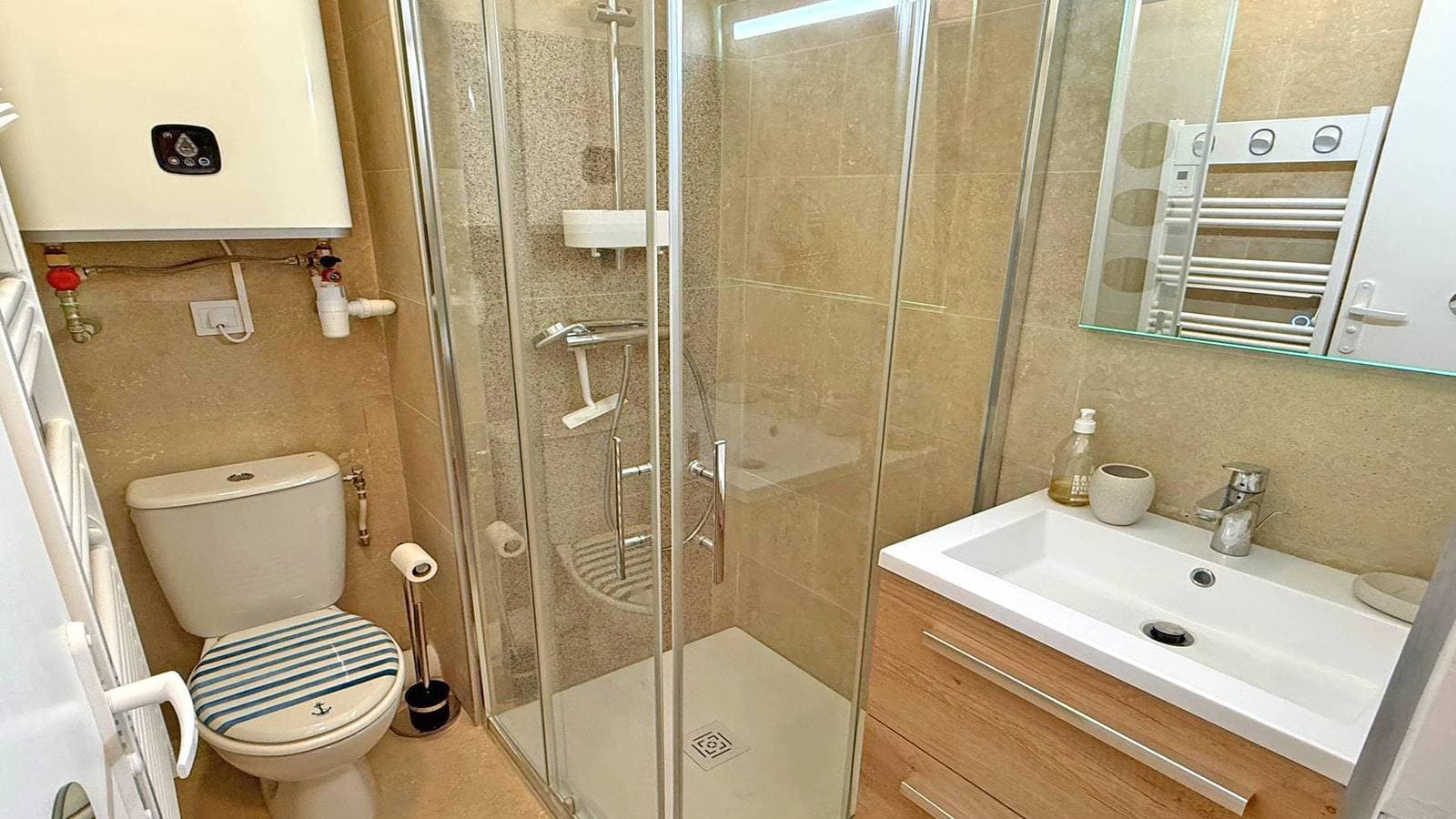 Foto 7 von 8: Studio 2 personen – Meerblick – Klimaanlage – WiFi – Innenstadt – Nahe dem Strand – Sainte Maxime – 3*