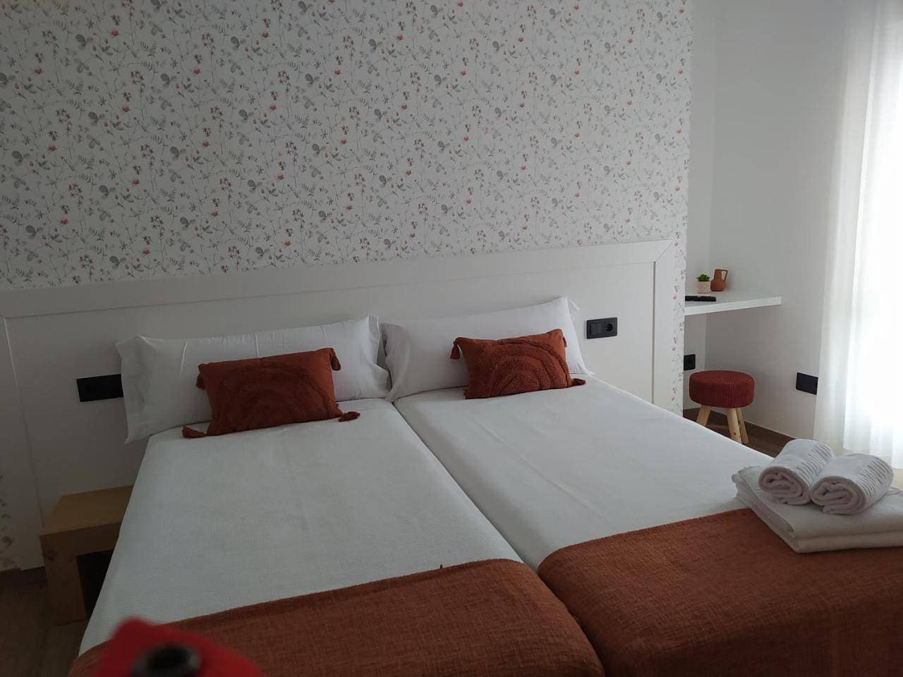 Foto 8 von 15: Double Room with Private Bathroom