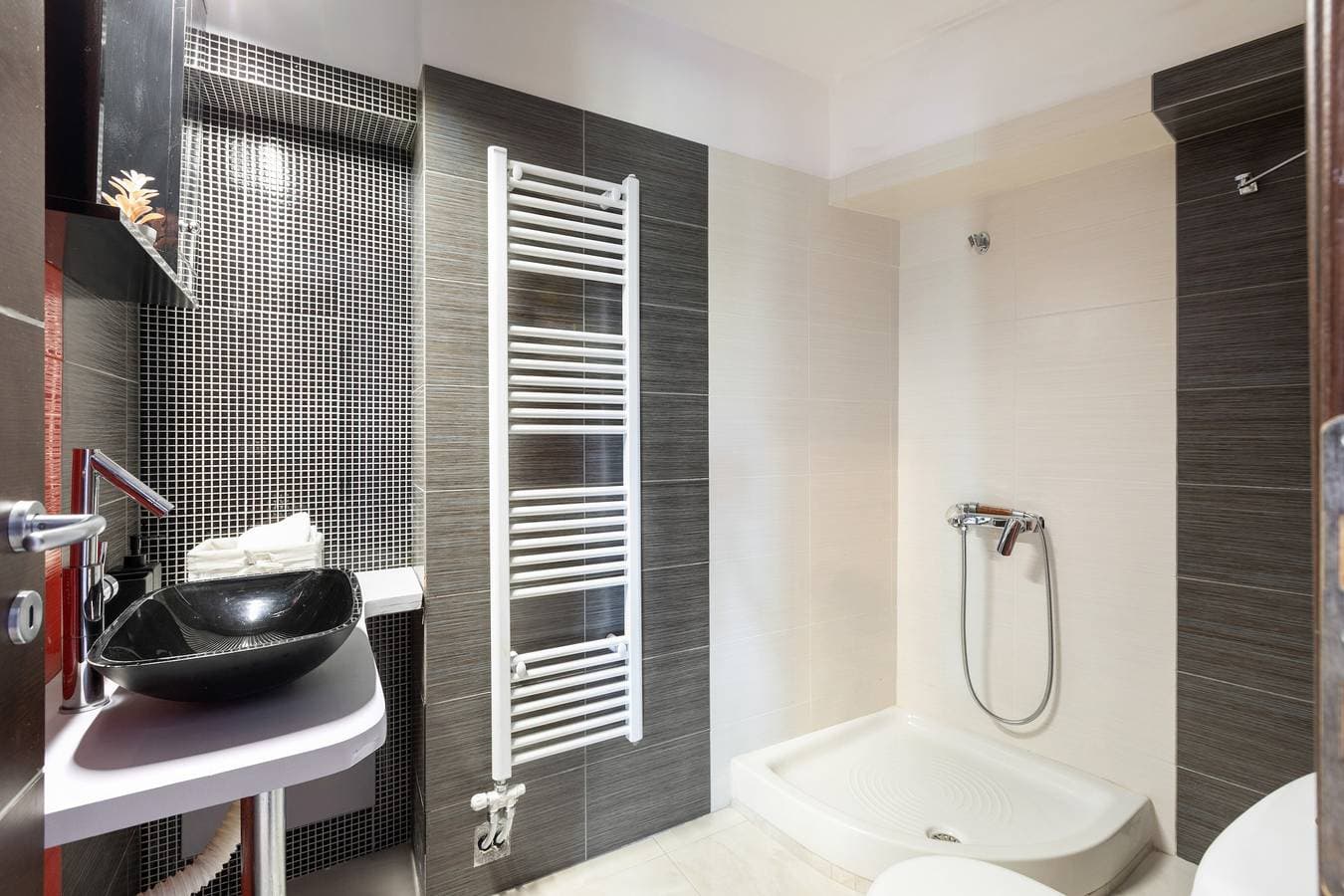 Foto 11 von 36: Drei-Zimmer-Apartment mit Balkon, Whirlpool, WLAN und Klimaanlage
