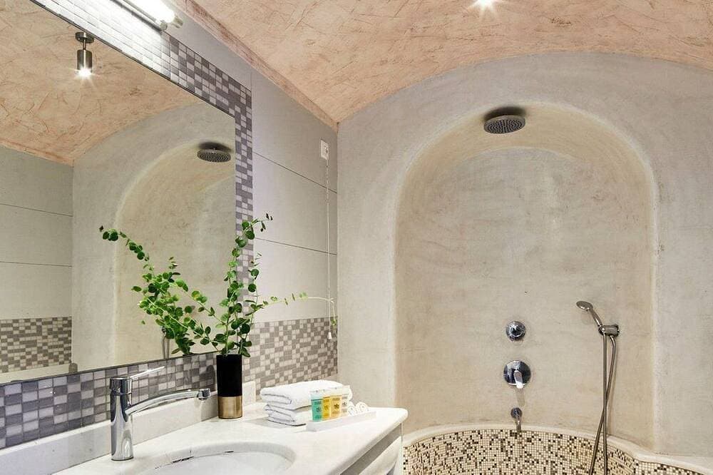 Foto 7 von 27: Splendid Santorini Suite | Sea Star Suite | Outdoor Heated Private Jacuzzi