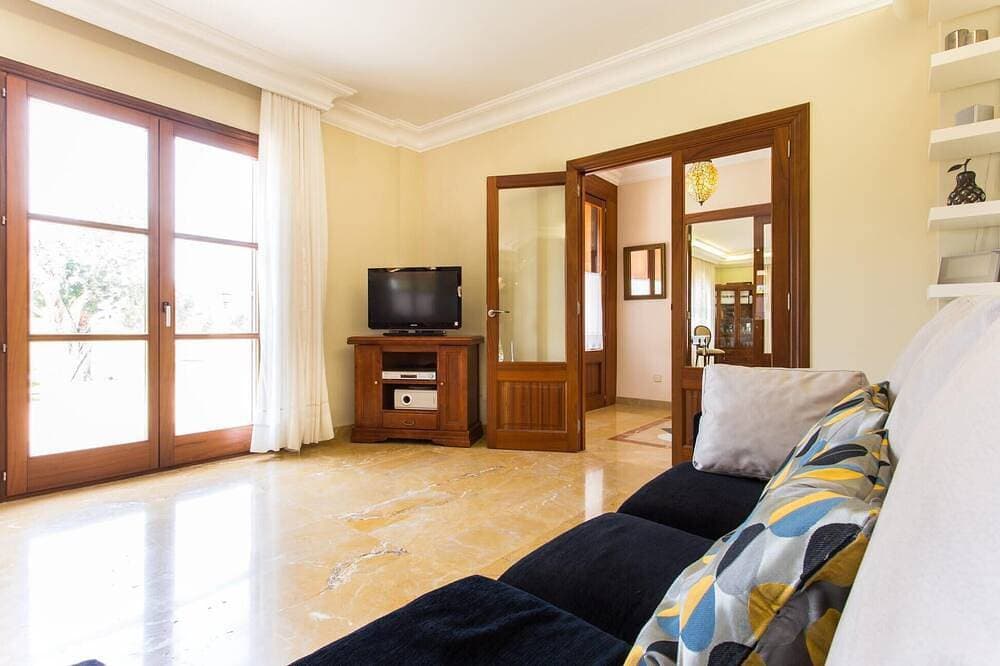 Foto 6 von 30: Cozy home in Manacor with private swimming pool, can be inside or outside