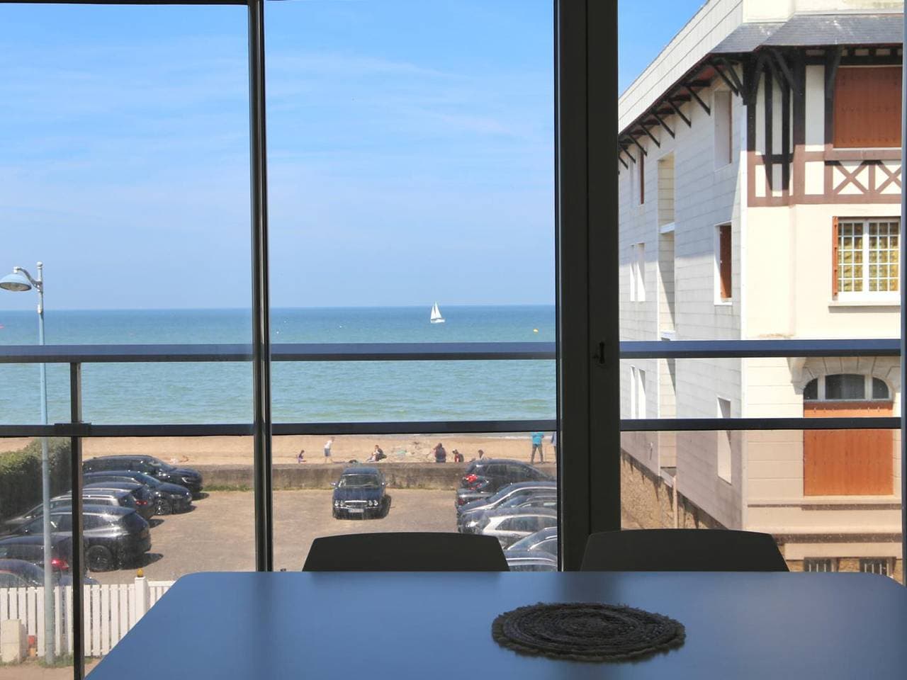 Foto 2 von 18: Modernes Apartment mit Meerblick und privatem Parkplatz
