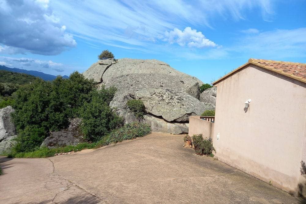 Foto 12 von 22: Mini villa studio cosy air-conditioned 21 m2 for 1 couple, swimming pool