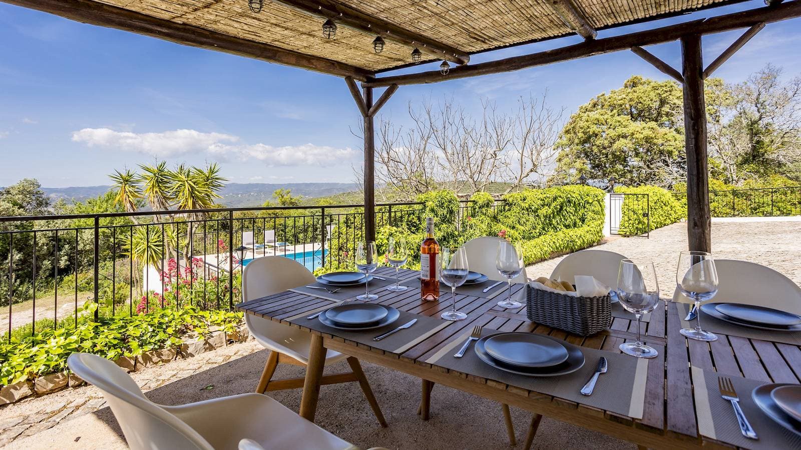 Foto 6 von 43: Villa für 8 Personen mit Garten